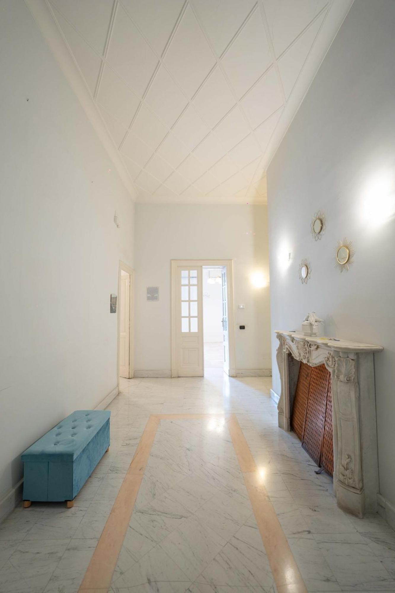 Residenza Castel Dell'ovo By Dimorra Napels